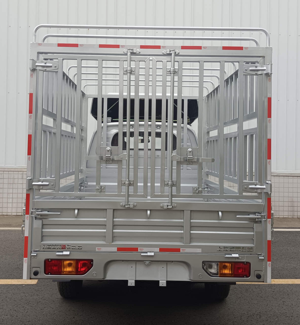 五菱牌LZW5028CCYSLGHUAV倉(cāng)柵式運(yùn)輸車公告圖片