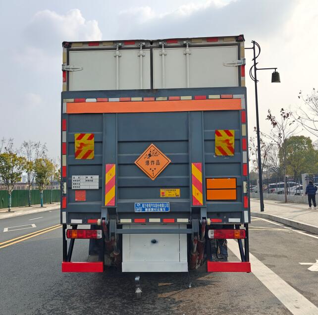 程力威牌CLW5181XQYCDP爆破器材運(yùn)輸車公告圖片