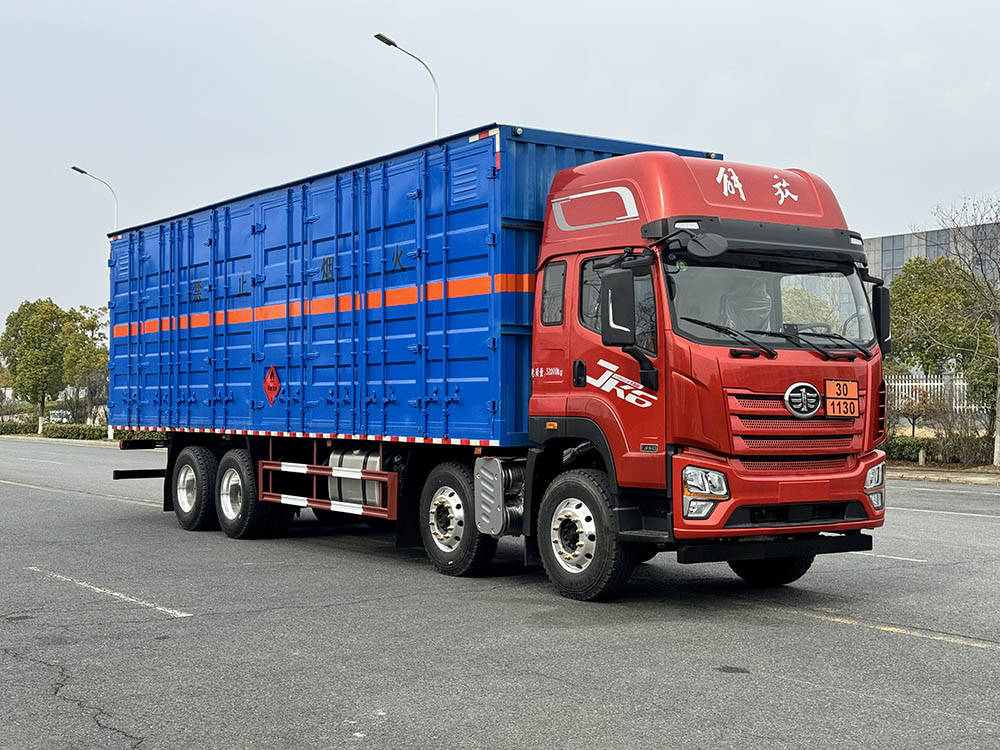 豐霸牌STD5321XRYCA6易燃液體廂式運輸車