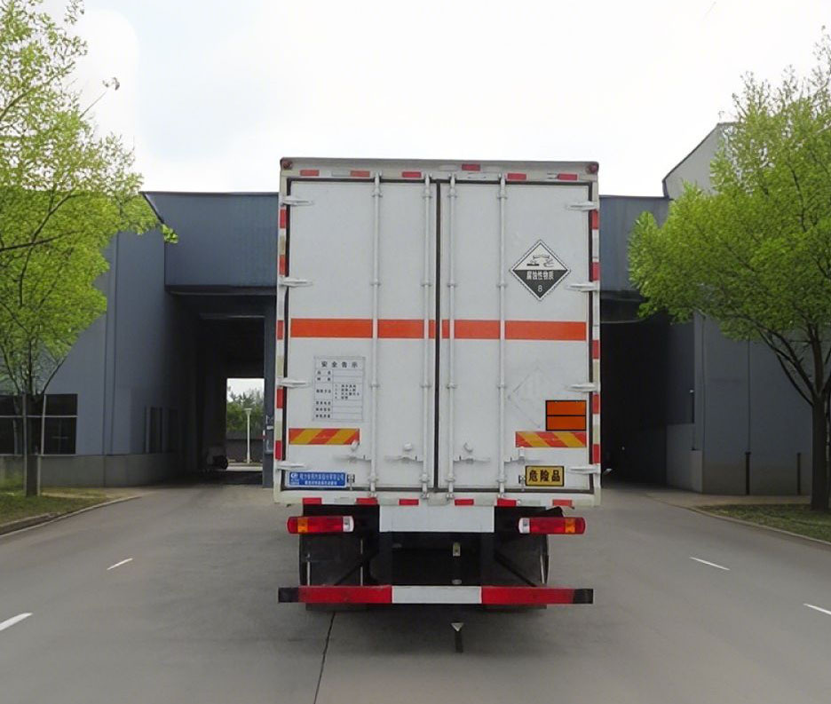 程力威牌CLW5321XFWCDP腐蝕性物品廂式運(yùn)輸車公告圖片