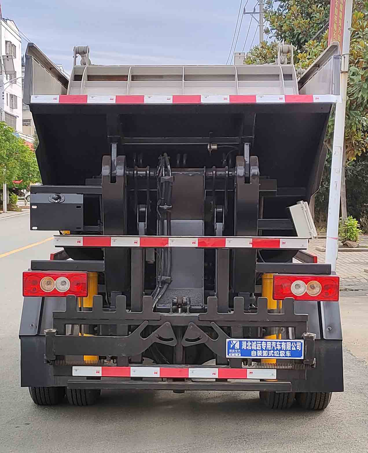 冠遠(yuǎn)牌SCY5045ZZZB6A自裝卸式垃圾車公告圖片