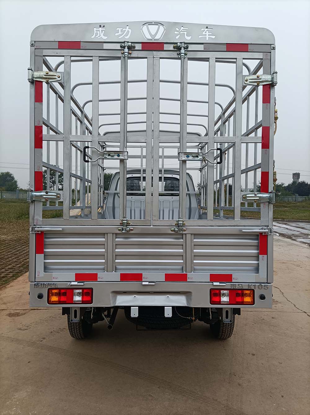 太行成功牌SCH5025CCYDC1A倉(cāng)柵式運(yùn)輸車(chē)公告圖片