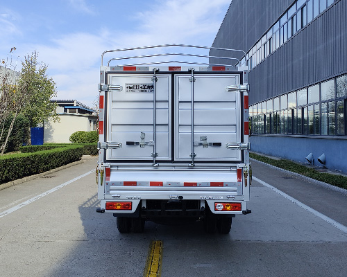 福田牌BJ5030CCY5AV7-51倉柵式運(yùn)輸車公告圖片