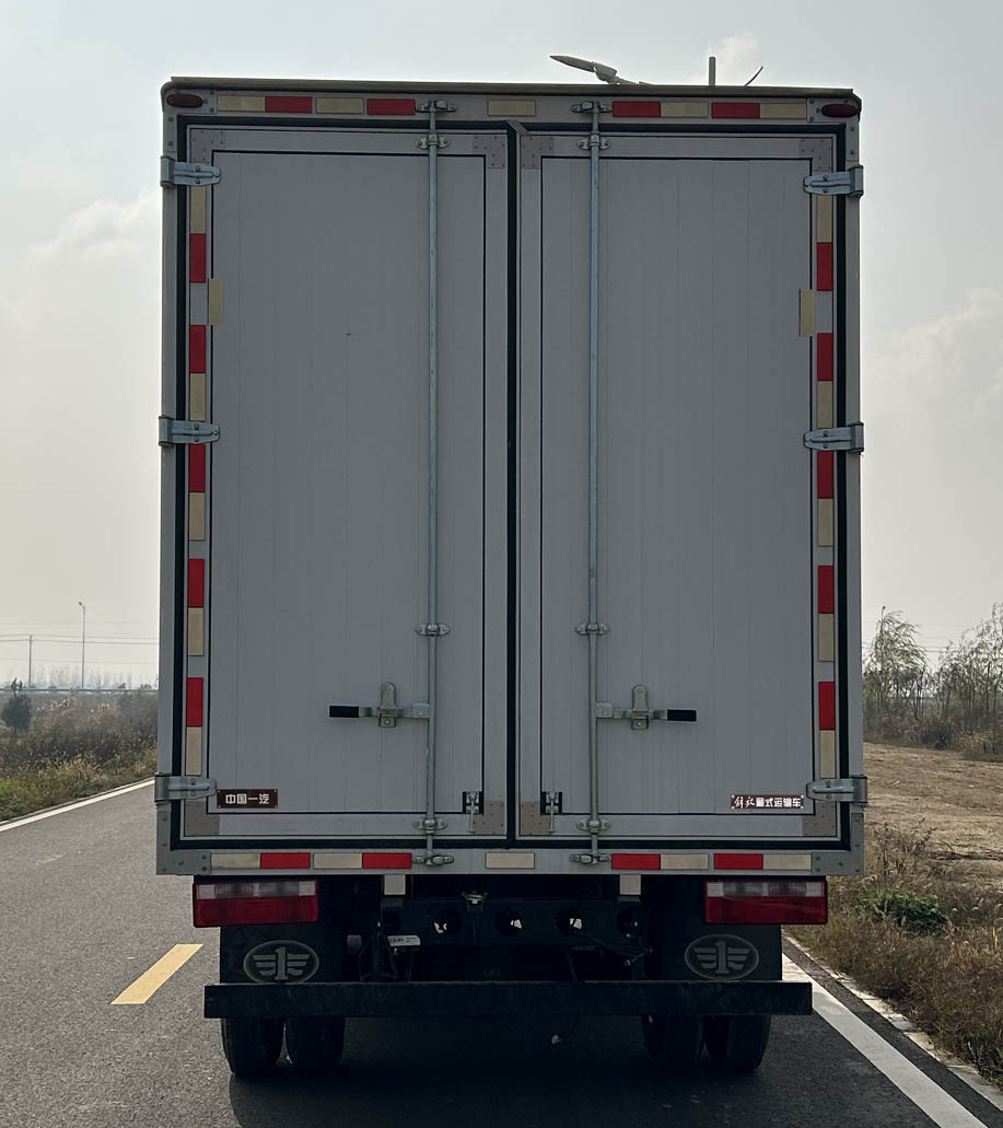 解放牌CA5046XXYP40K41L2E6A84廂式運(yùn)輸車公告圖片