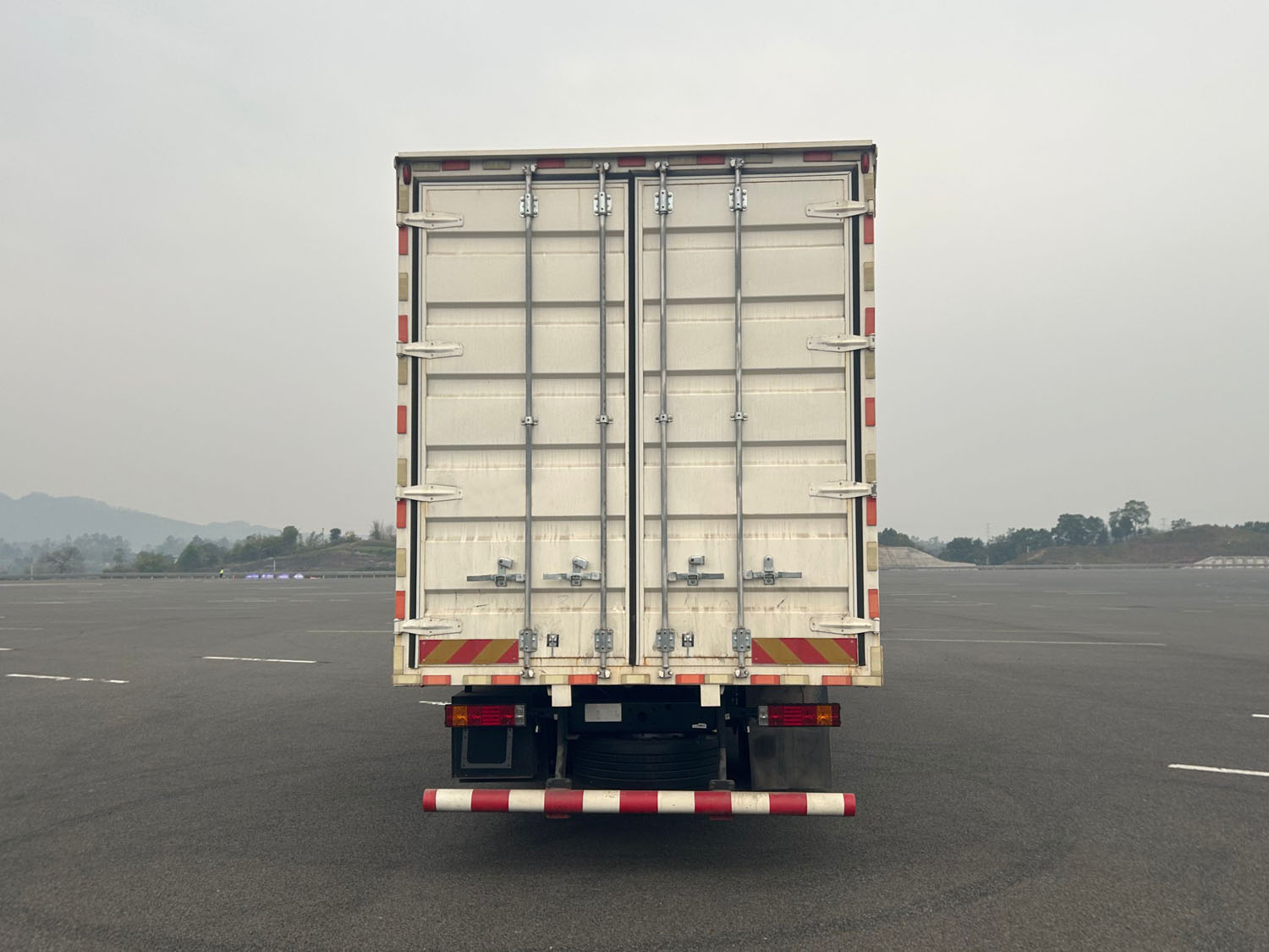 陜汽牌SX5189XXYLA721Q1-V廂式運(yùn)輸車公告圖片