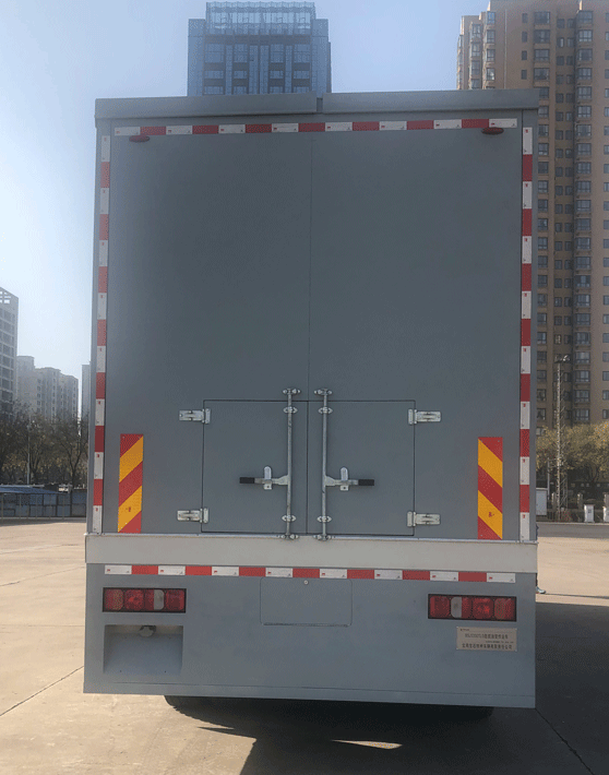 寶石機(jī)械牌BSJ5330TLG連續(xù)油管作業(yè)車公告圖片