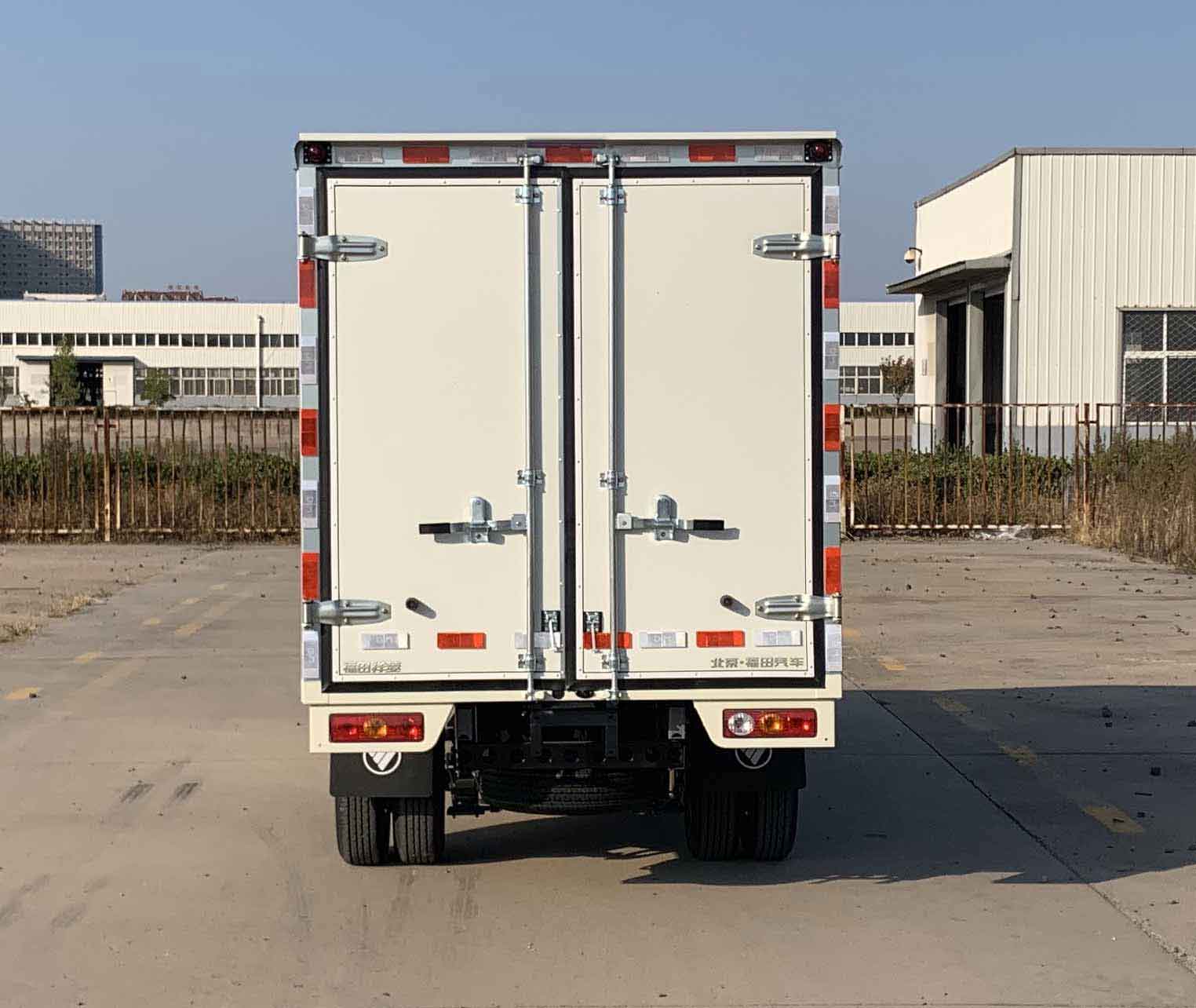 福田牌BJ5030XXY5AV7-61廂式運(yùn)輸車公告圖片