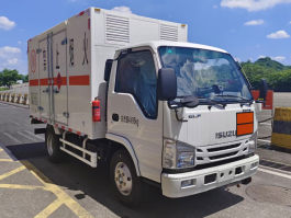 庆铃牌QL5040XRYMVFAJ易燃液体厢式运输车