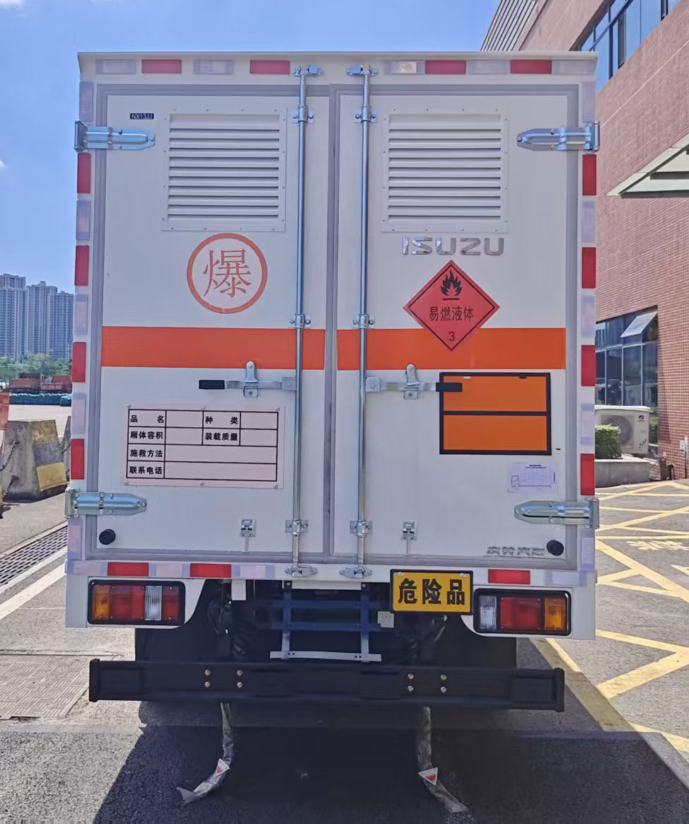 慶鈴牌QL5040XRYMVFAJ易燃液體廂式運(yùn)輸車公告圖片