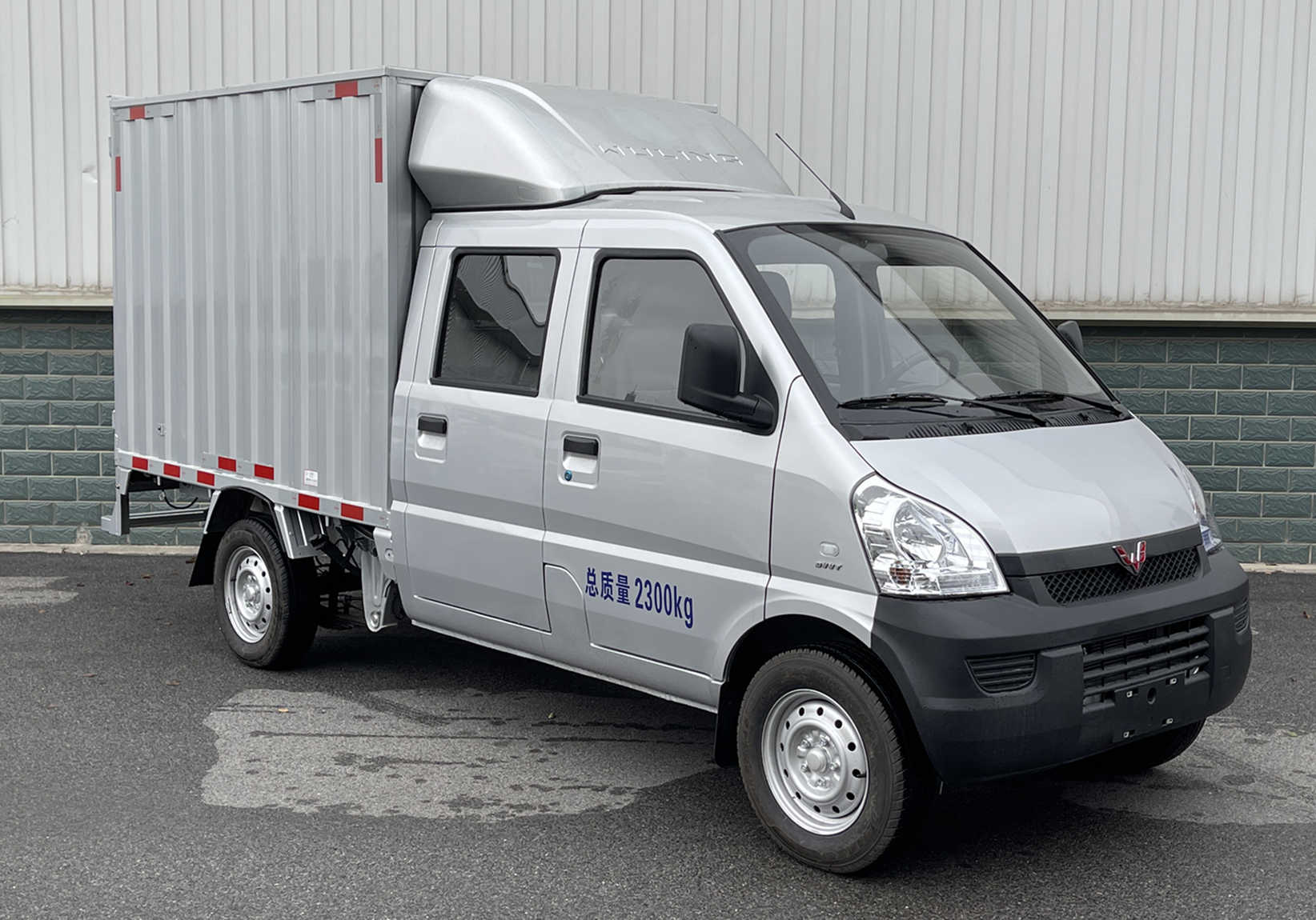 五菱牌LZW5028XXYSLEQUAZ廂式運(yùn)輸車