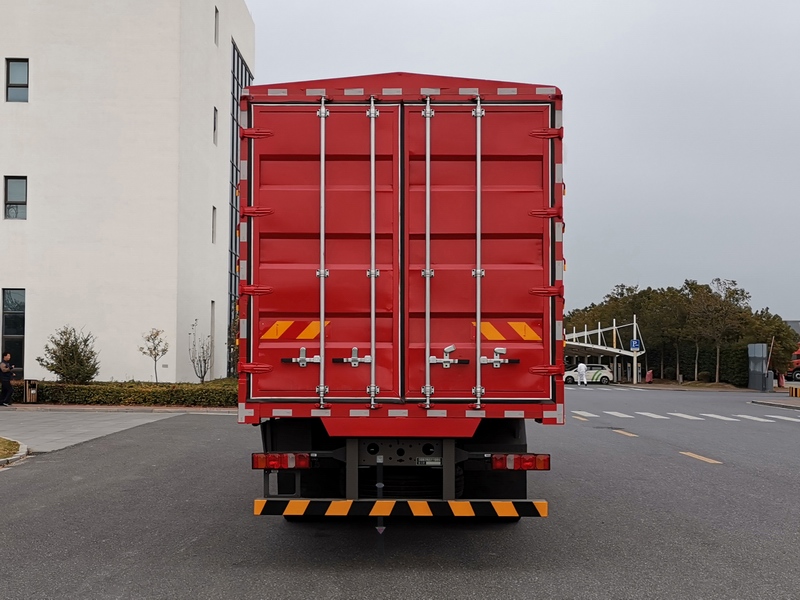 豪沃牌ZZ5257CCYN56CJF1L倉(cāng)柵式運(yùn)輸車(chē)公告圖片