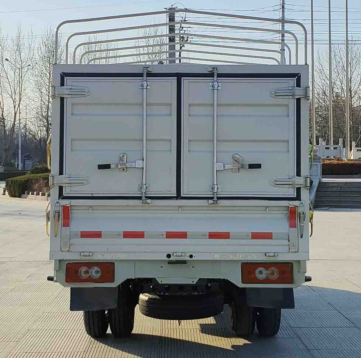 福田牌BJ5035CCY5JV5-61倉柵式運輸車公告圖片