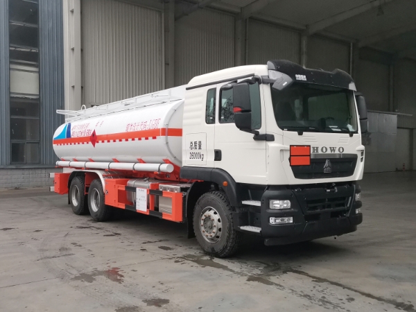 歐曼牌HFV5260GRYZZ21易燃液體罐式運(yùn)輸車