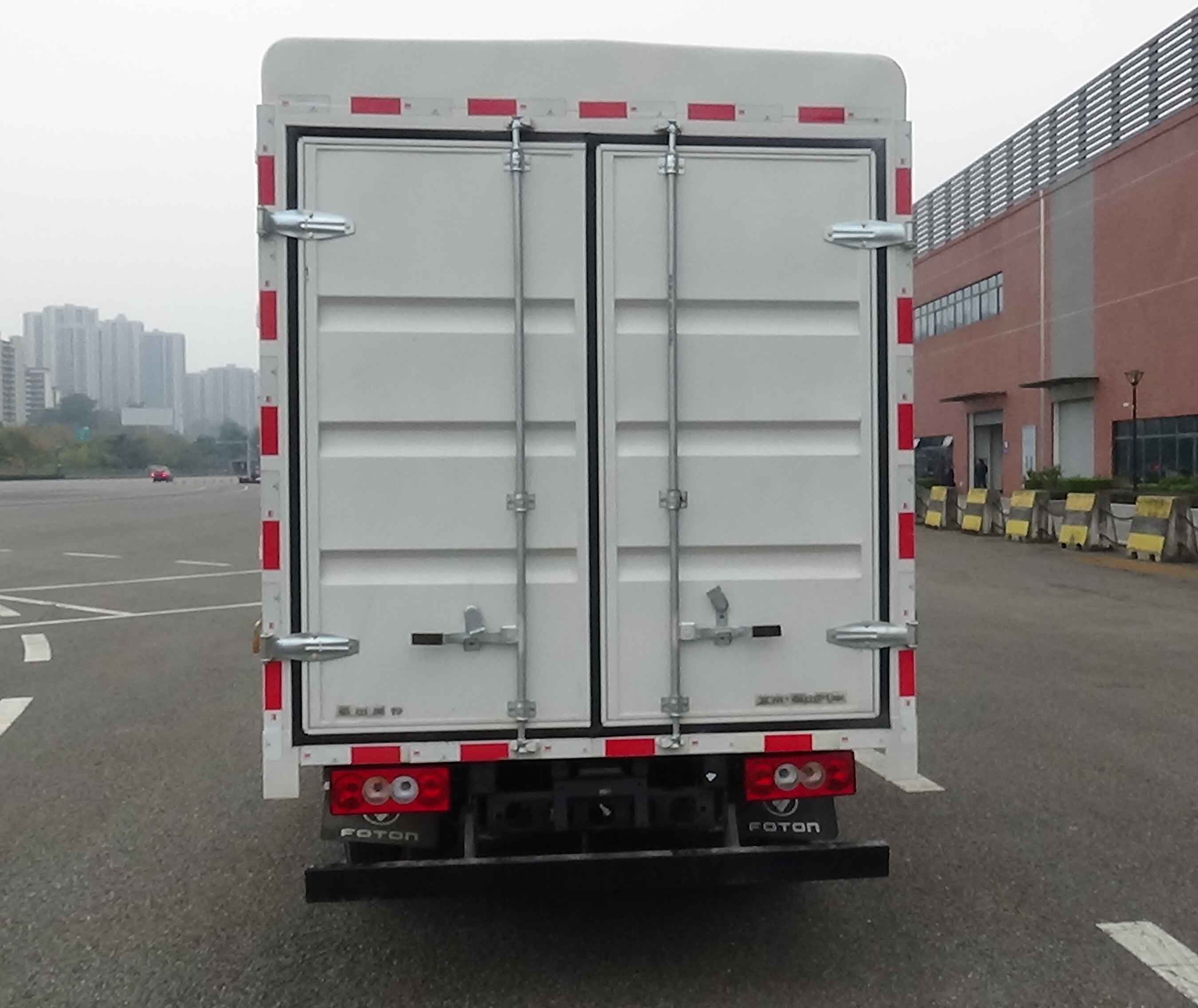 福田牌BJ5044CCY9AA6-AB2倉(cāng)柵式運(yùn)輸車公告圖片