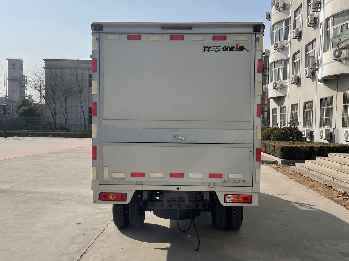 福田牌BJ5030XYK3AV8-43翼開啟廂式車公告圖片