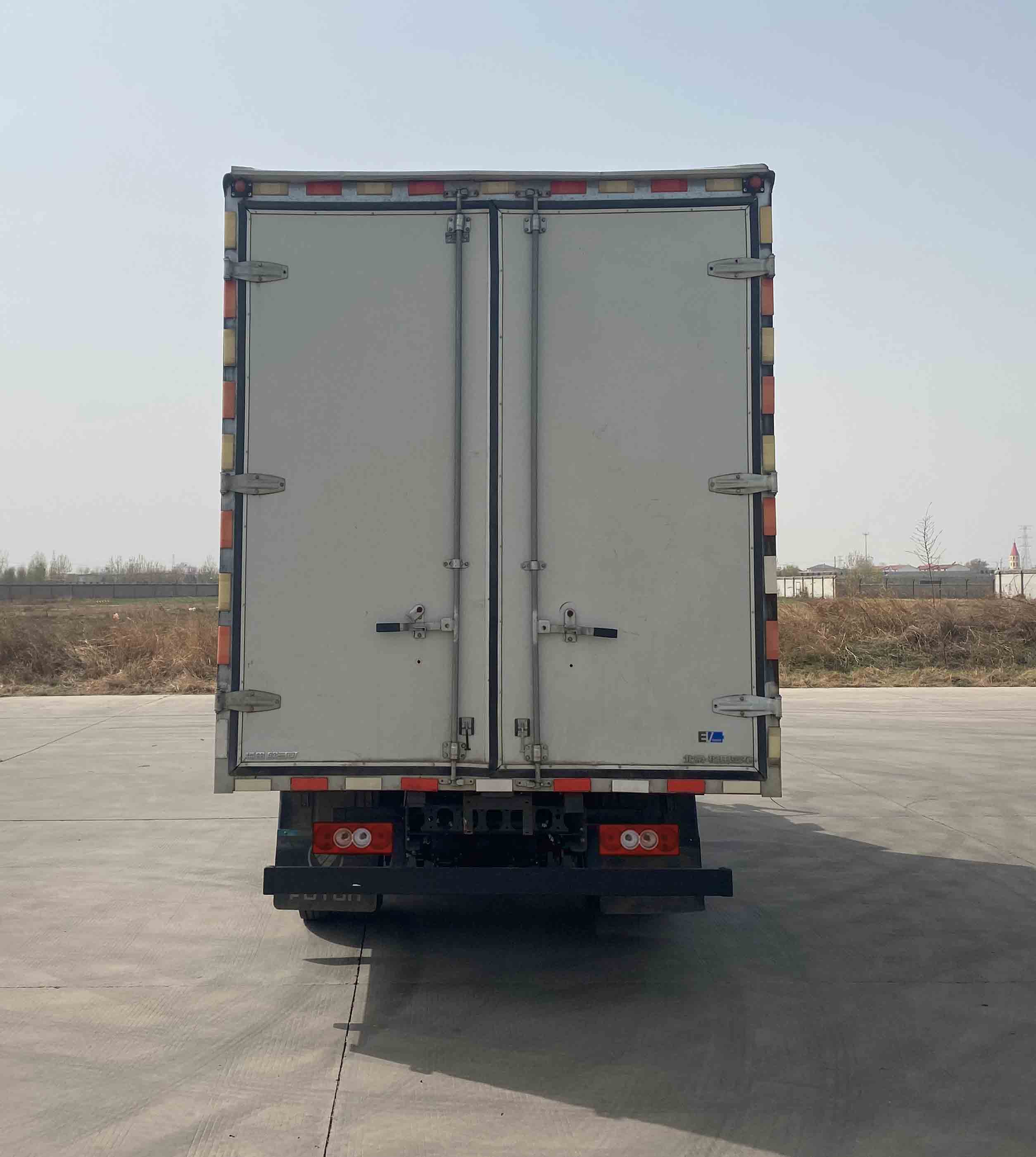 純電動(dòng)廂式運(yùn)輸車圖片