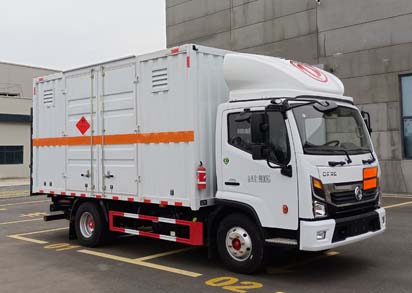襄鑫鼎牌XDV5090XRYEQ6易燃液體廂式運(yùn)輸車