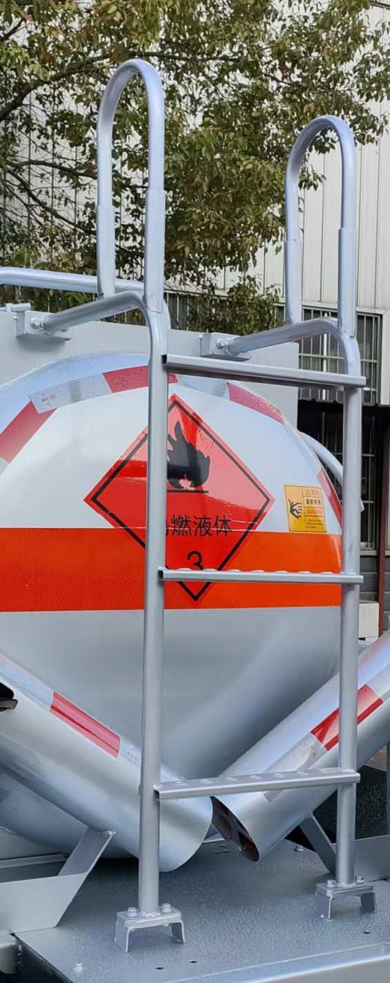 楚飛牌CLQ5041GRY6E易燃液體罐式運(yùn)輸車公告圖片