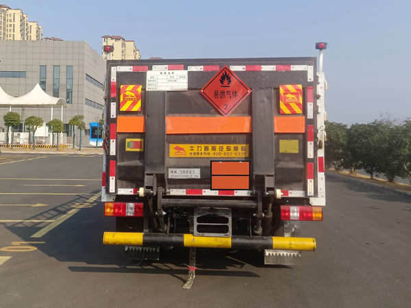 楚勝牌CSC5070TQPJW6氣瓶運(yùn)輸車公告圖片