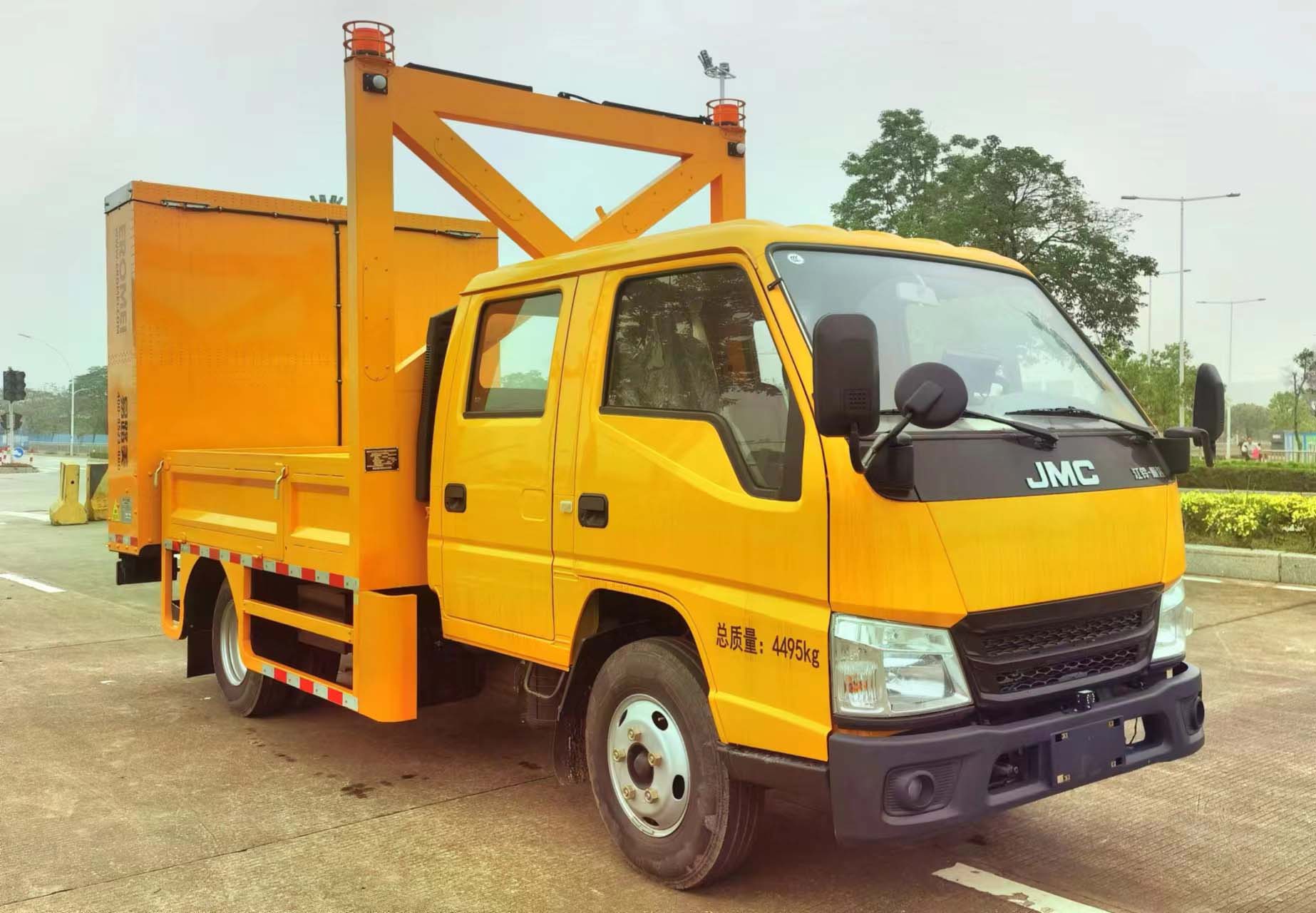 路仕盾牌YLM5040TFZ防撞緩沖車