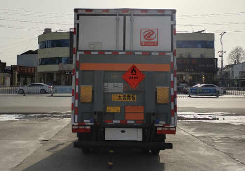 專力牌ZLC5045XRYE6易燃液體廂式運(yùn)輸車公告圖片