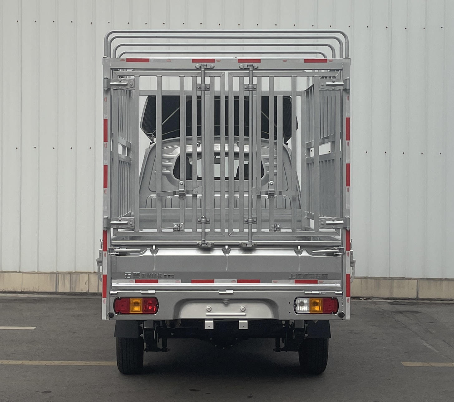 五菱牌LZW5028CCYSLEQUAB倉(cāng)柵式運(yùn)輸車公告圖片