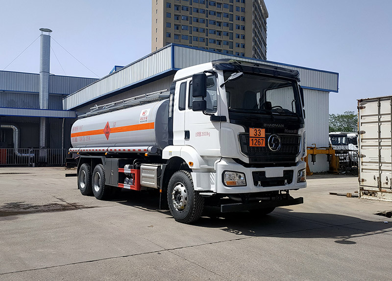 榮駿達(dá)牌HHX5261GRYSX6易燃液體罐式運(yùn)輸車(chē)