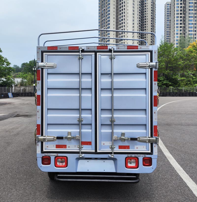 福田牌BJ5030CCY4AV5-72倉(cāng)柵式運(yùn)輸車公告圖片