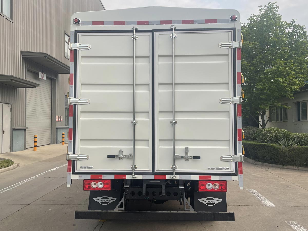 福田牌BJ5046CCY9ABA-56倉(cāng)柵式運(yùn)輸車公告圖片