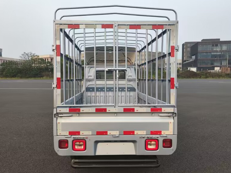 福田牌BJ5030CCY4JV5-73倉柵式運(yùn)輸車公告圖片