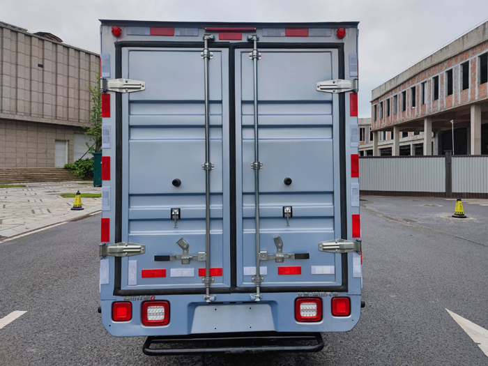 福田牌BJ5030XXY6AV6-73廂式運(yùn)輸車公告圖片