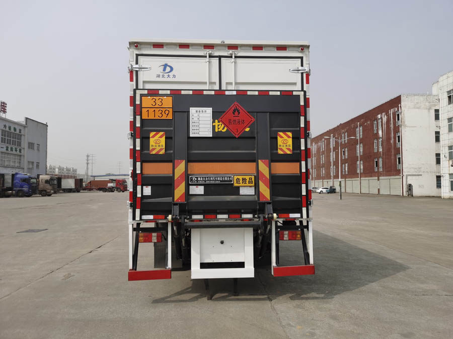 大力牌DLQ5185XRYZZ6易燃液體廂式運(yùn)輸車公告圖片