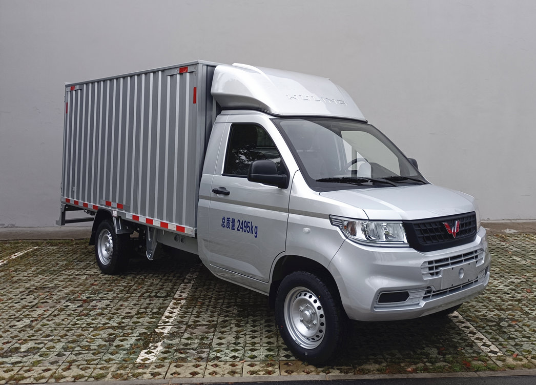 五菱牌LZW5028XXYLEQUAV廂式運(yùn)輸車