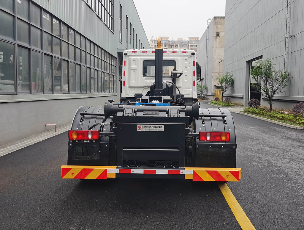 中汽牌ZQZ5181ZXXBEVDC純電動車廂可卸式垃圾車公告圖片