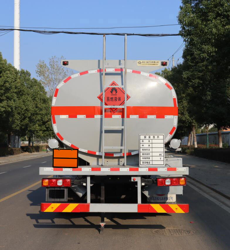 中汽力威牌HLW5262GRYS6易燃液體罐式運(yùn)輸車公告圖片