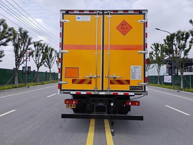 凱樂(lè)泰牌JYA5180XQY-DFH1爆破器材運(yùn)輸車(chē)公告圖片