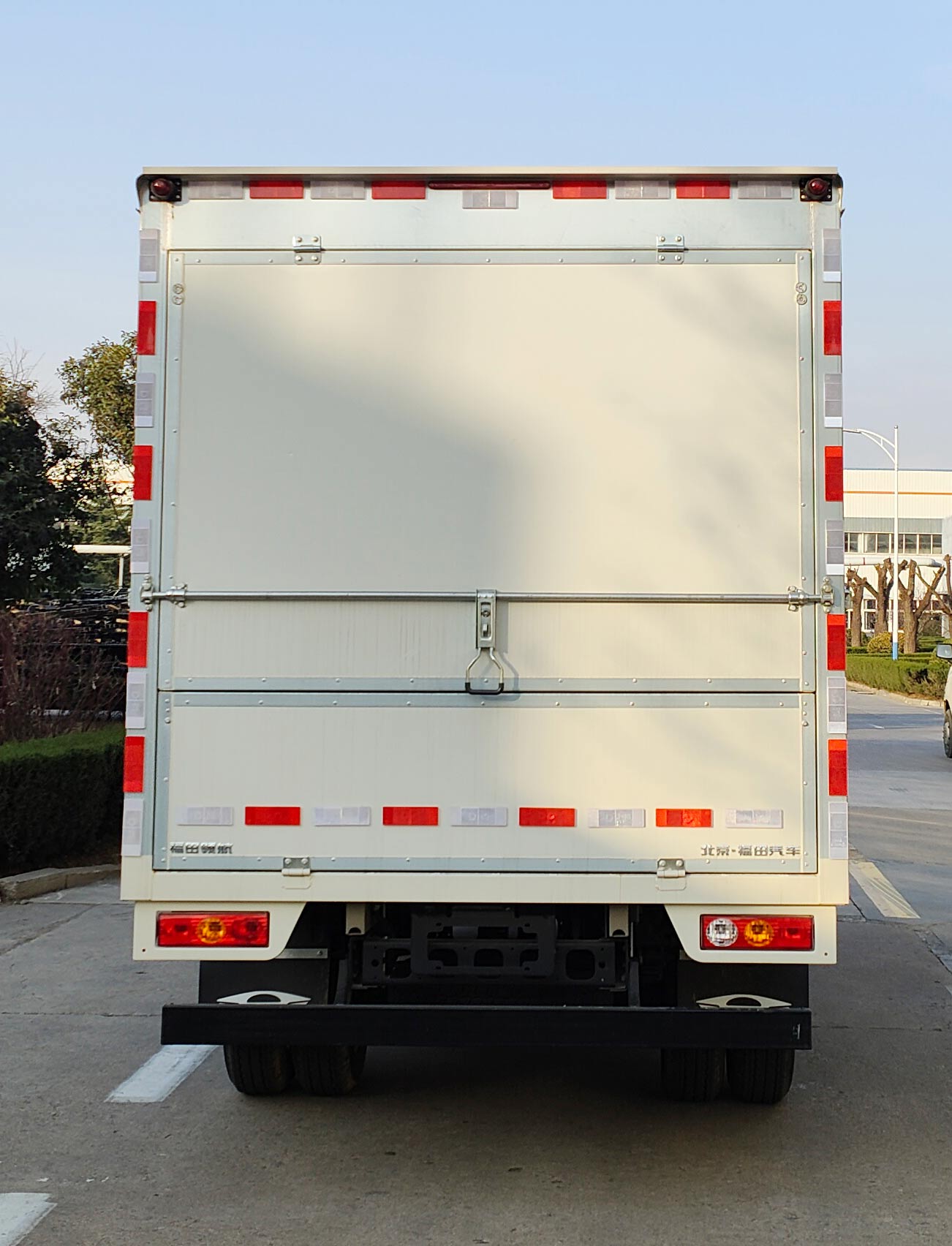 福田牌BJ5035XYK5JV7-12翼開(kāi)啟廂式車(chē)公告圖片