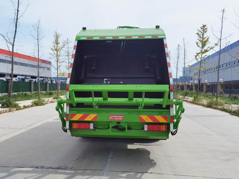 齊東方牌CLD5250ZYSEQ6壓縮式垃圾車公告圖片