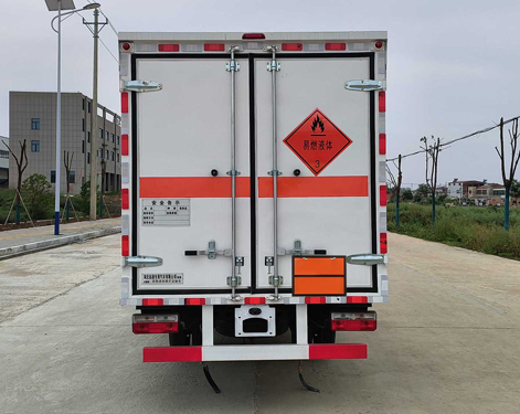 百捷牌QYY5035XRYEQ6易燃液體廂式運(yùn)輸車公告圖片