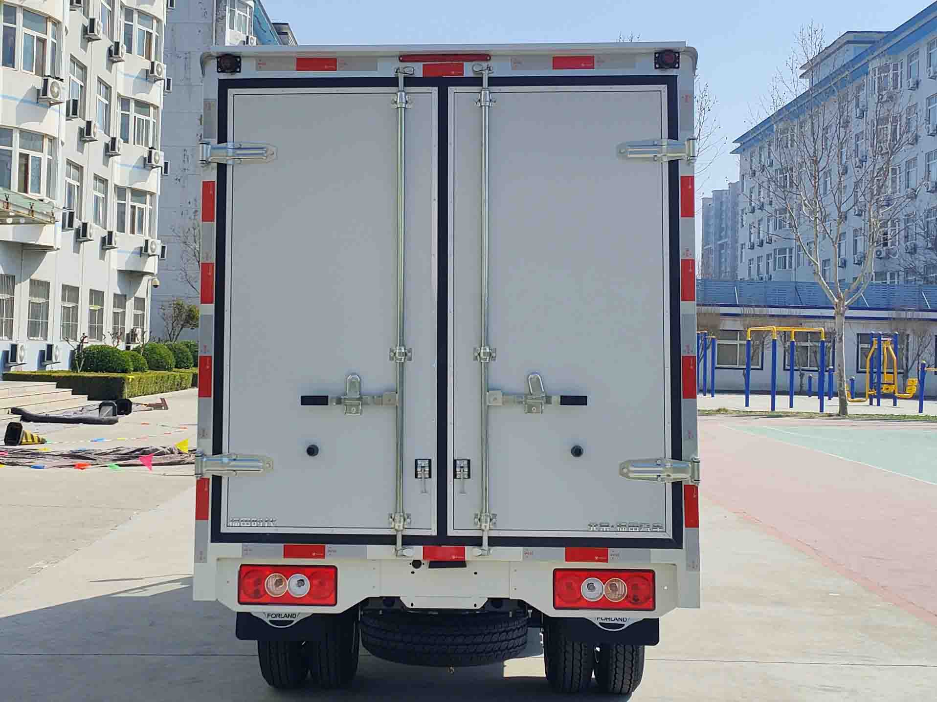 福田牌BJ5035XXY3JV3-63廂式運(yùn)輸車公告圖片