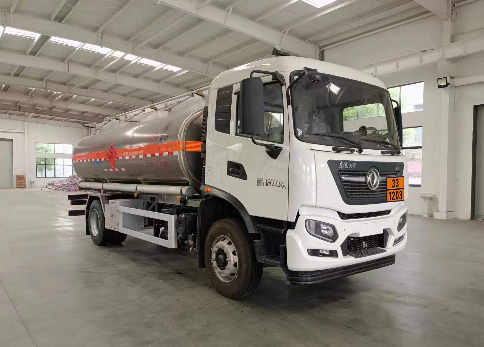 QXC5180GYYD6型運(yùn)油車圖片