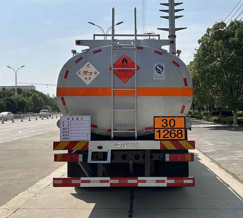 楚飛牌CLQ5261GRY6E易燃液體罐式運(yùn)輸車公告圖片