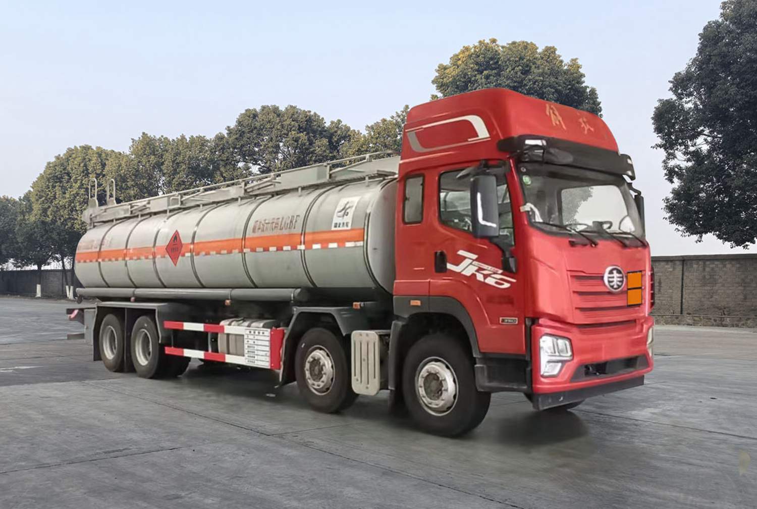 齊星牌QXC5322GRYC6Q易燃液體罐式運(yùn)輸車(chē)