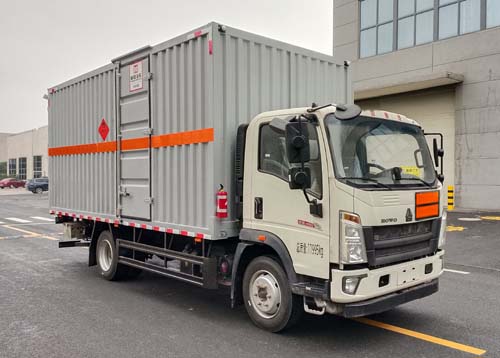 襄鑫鼎牌XDV5120XRQZZ6易燃?xì)怏w廂式運(yùn)輸車公告圖片