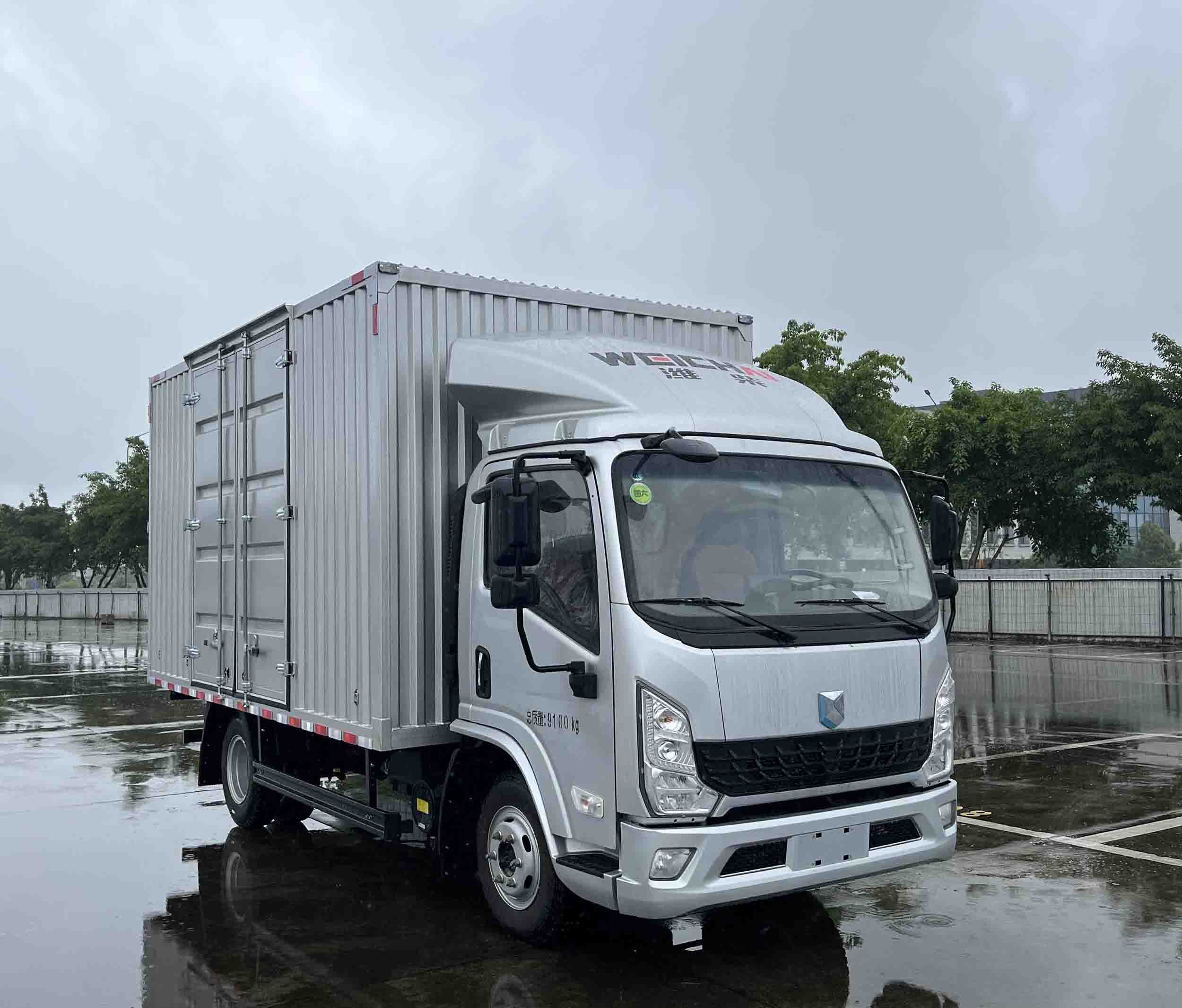 燕臺(tái)牌YTQ5091XXYKJ335廂式運(yùn)輸車