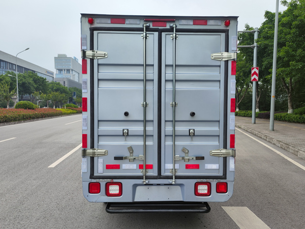 福田牌BJ5020XXY4AV6-73廂式運(yùn)輸車公告圖片