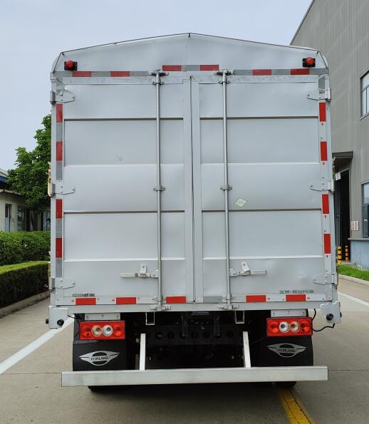 福田牌BJ5046CCY8JCA-06倉(cāng)柵式運(yùn)輸車公告圖片