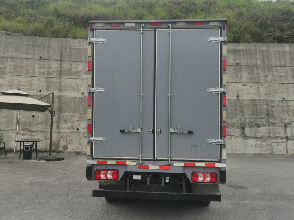 陜汽牌SX5043XXYNP6331廂式運(yùn)輸車公告圖片