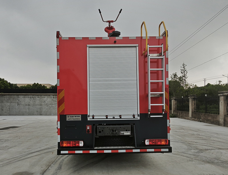 干粉消防車(chē)圖片