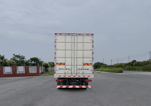 豪沃牌ZZ5257XXYN54CKF1T廂式運(yùn)輸車公告圖片